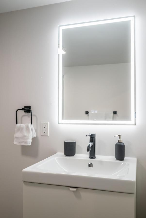 Modern Contemporary 2 Bedroom Suite Halifax Esterno foto